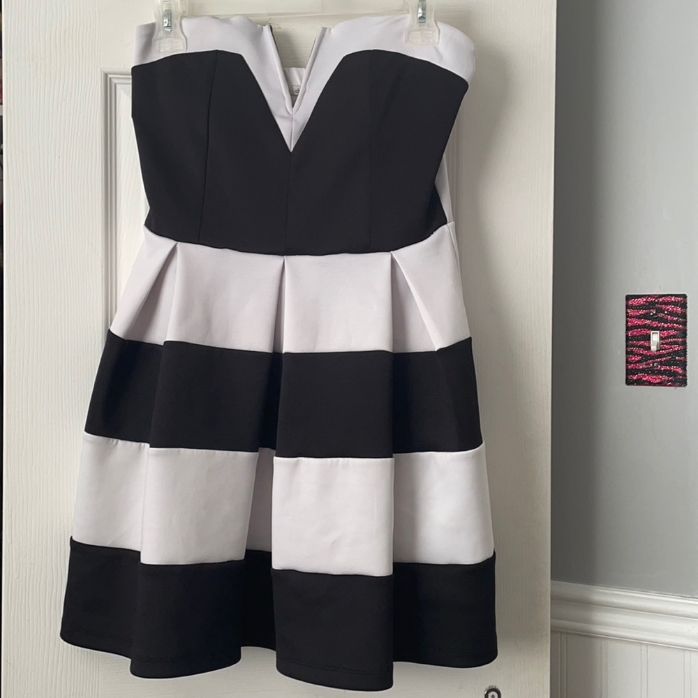 Black and white strapless dress